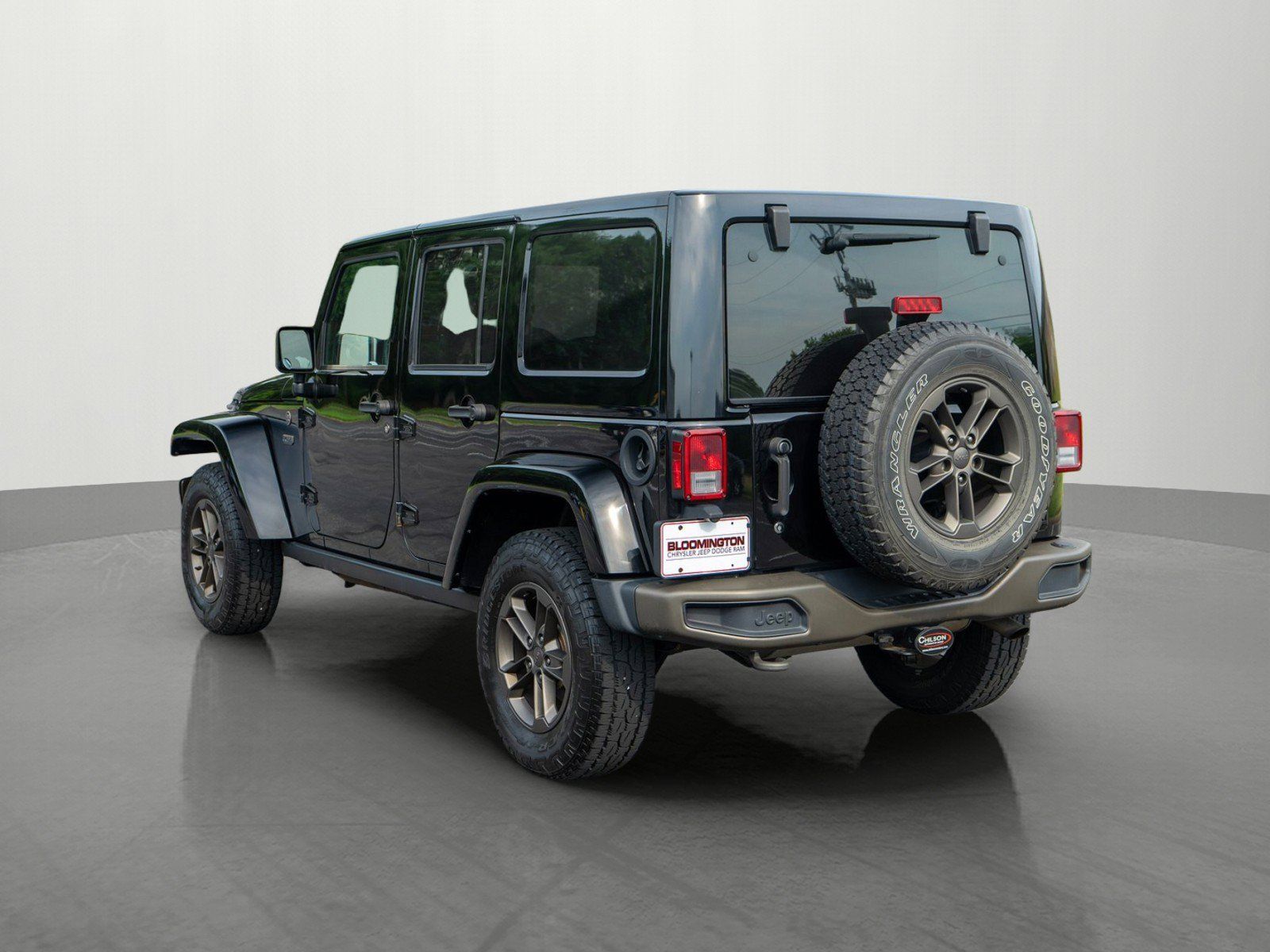 Used 2017 Jeep Wrangler Unlimited Sahara AWD/4WD image 5