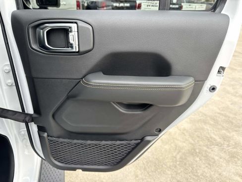 New 2025 Jeep Gladiator Sport image 19