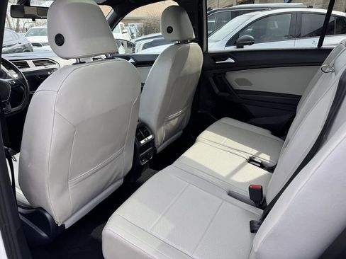 Used 2021 Volkswagen Tiguan SE R-Line image 40