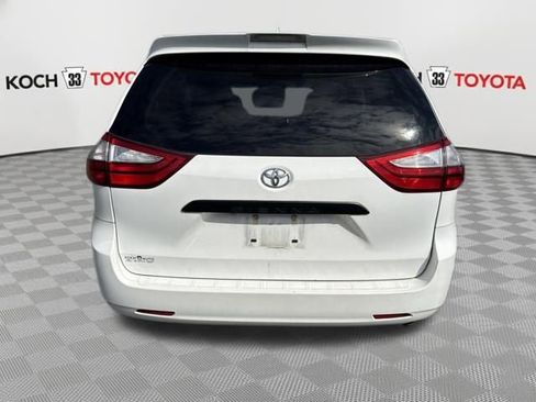 Used 2019 Toyota Sienna L image 7