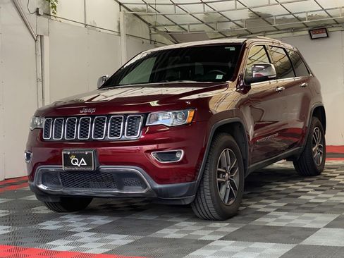Used 2018 Jeep Grand Cherokee Limited AWD/4WD image 3