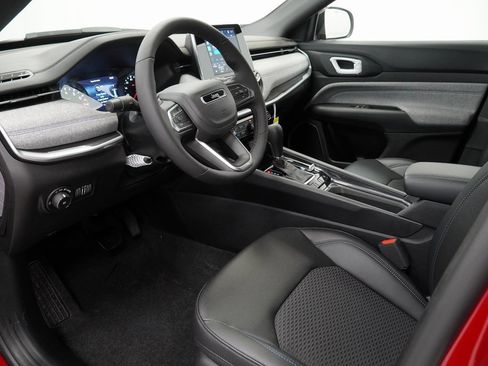 Certified 2025 Jeep Compass Latitude w/ Convenience Group image 18