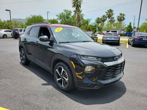 Used 2022 Chevrolet TrailBlazer RS w/ Sun and Liftgate Package FWD image 2