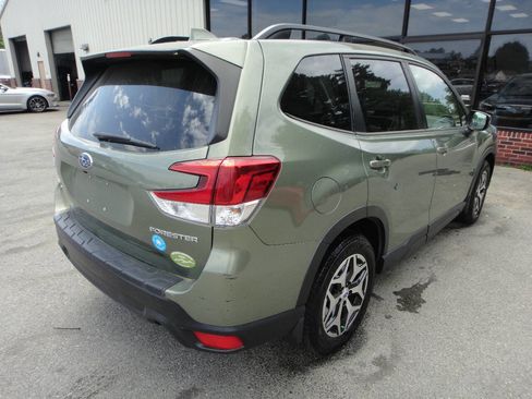 Used 2019 Subaru Forester Premium AWD/4WD image 4