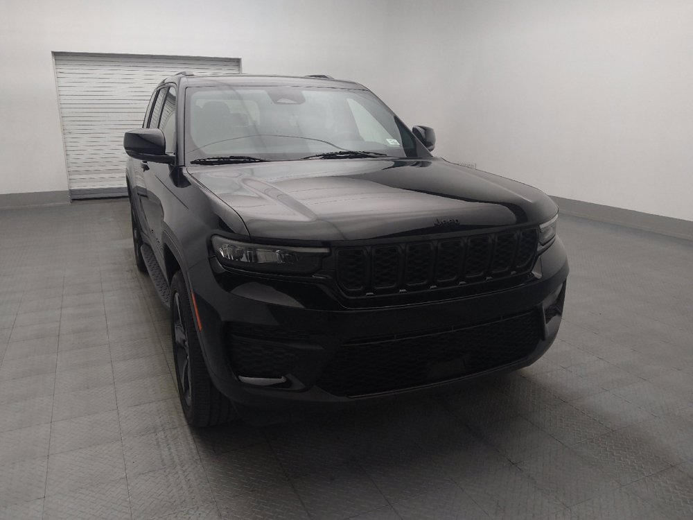 Used 2023 Jeep Grand Cherokee Altitude RWD image 14