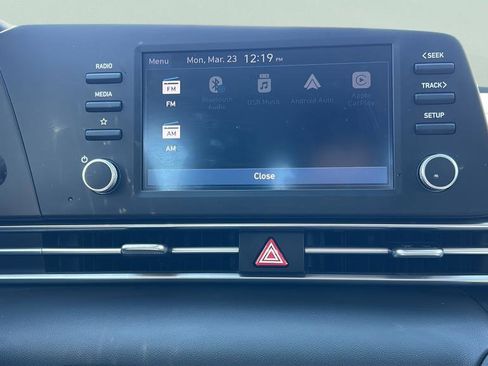 Certified 2025 Hyundai Elantra SE image 24