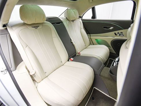 Used 2022 Bentley Flying Spur V8 image 50