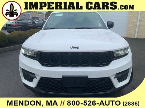 New 2025 Jeep Grand Cherokee Altitude AWD/4WD image 4