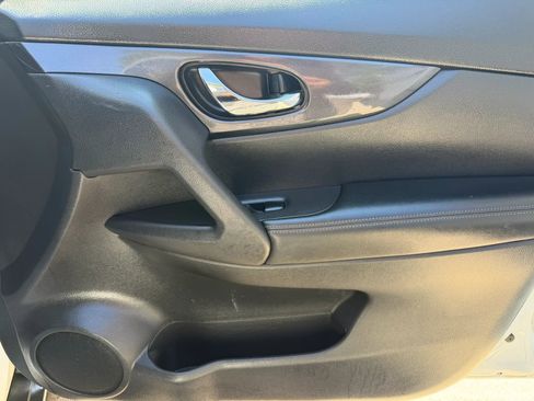 Used 2017 Nissan Rogue S FWD image 8
