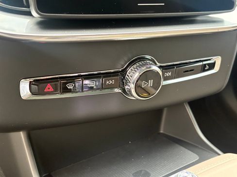 New 2026 Volvo XC90 T8 Plus w/ Protection Package Premier AWD/4WD image 15