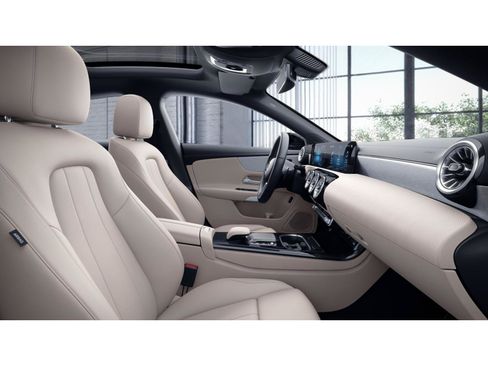 Used 2023 Mercedes-Benz CLA 250 4MATIC image 4