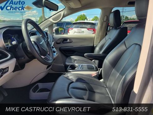 Used 2023 Chrysler Pacifica Touring-L FWD image 26