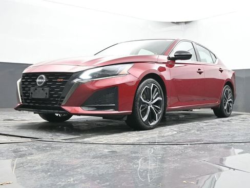 Used 2024 Nissan Altima 2.5 SR w/ SR Premium Package image 50