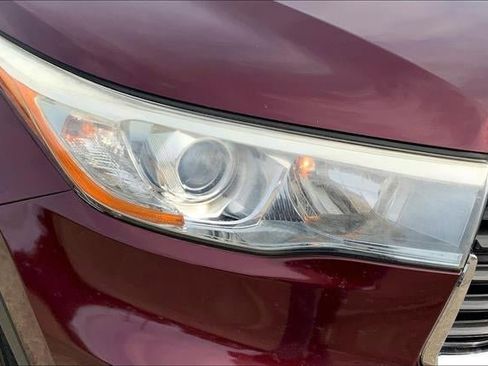 Used 2016 Toyota Highlander LE image 29