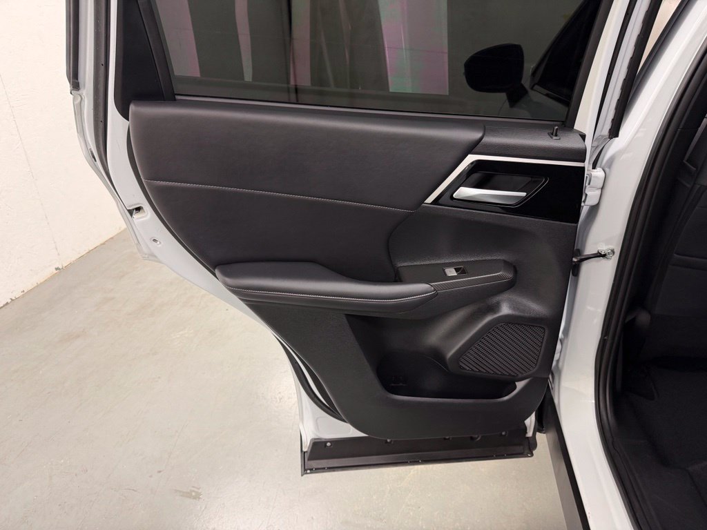 Used 2024 Mitsubishi Outlander SE FWD image 17