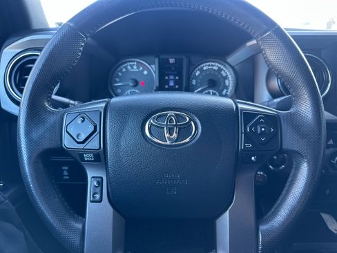 Used 2016 Toyota Tacoma TRD Sport image 21