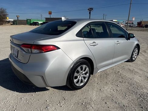 Used 2024 Toyota Corolla LE image 6