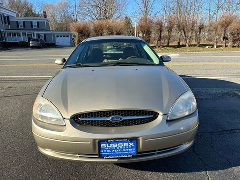Used 2001 Ford Taurus SE image 2