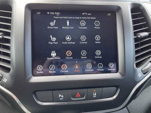 Used 2021 Jeep Cherokee Latitude Lux w/ Comfort/Convenience Group AWD/4WD image 19