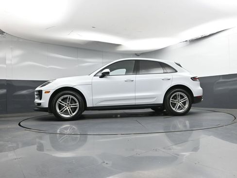 Used 2020 Porsche Macan AWD/4WD image 30