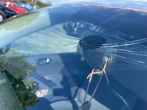 Used 2011 Volkswagen Tiguan S image 25