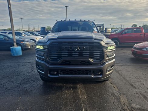 Used 2025 RAM 2500 Big Horn AWD/4WD image 2