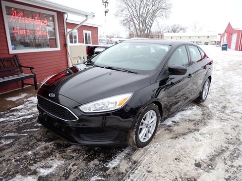 Used 2018 Ford Focus SE image 3