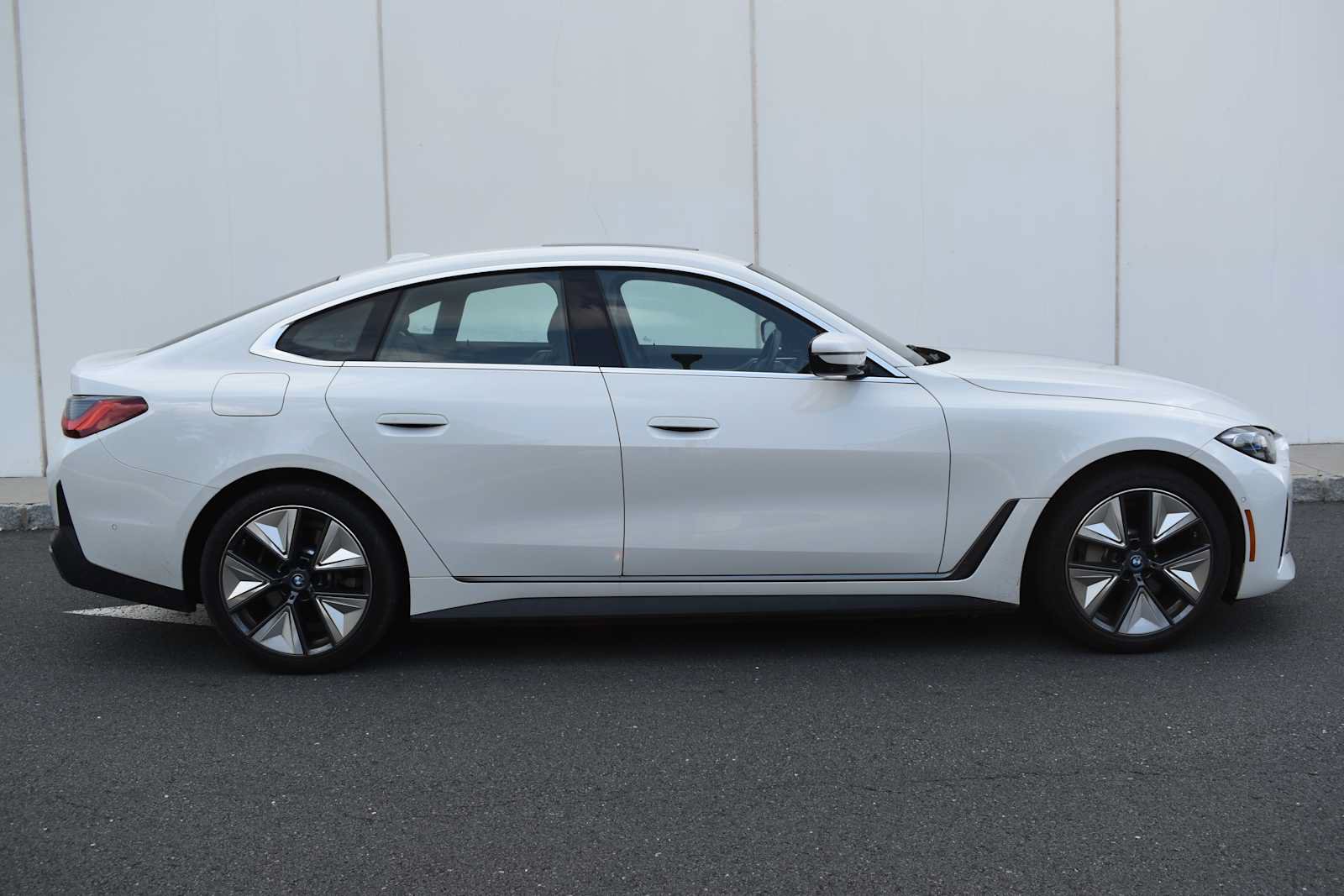Used 2024 BMW i4 eDrive35 w/ Premium Package RWD image 7