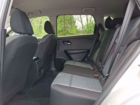 Used 2023 Nissan Rogue SV AWD/4WD image 9
