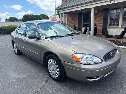 Used 2007 Ford Taurus SE FWD image 3