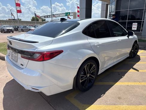 Used 2025 Toyota Camry XSE FWD image 3
