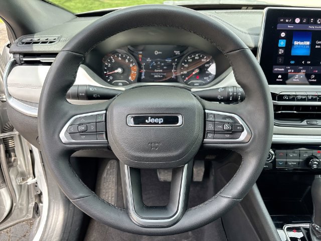 Used 2025 Jeep Compass Limited AWD/4WD image 11