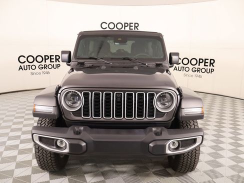 Used 2025 Jeep Wrangler Unlimited Sahara AWD/4WD image 10