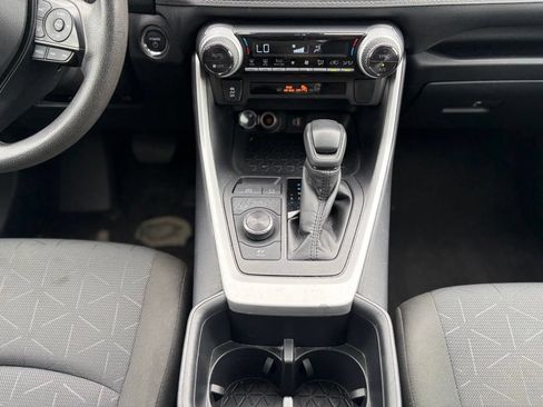 Used 2025 Toyota RAV4 XLE AWD/4WD image 27