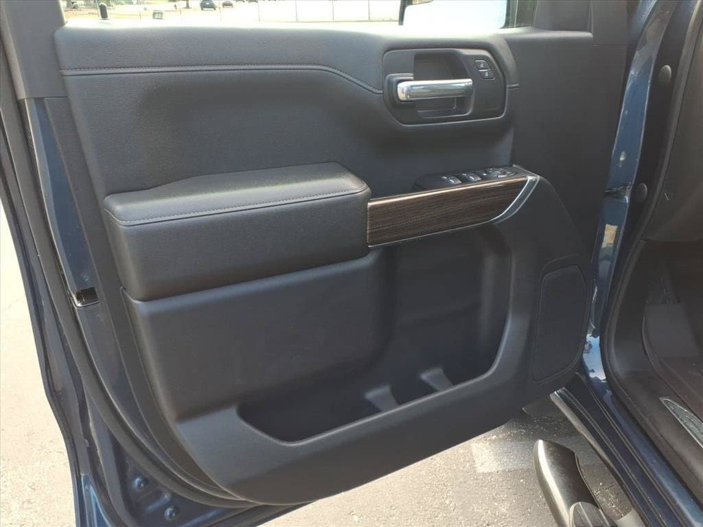 Used 2020 Chevrolet Silverado 1500 LT AWD/4WD image 17