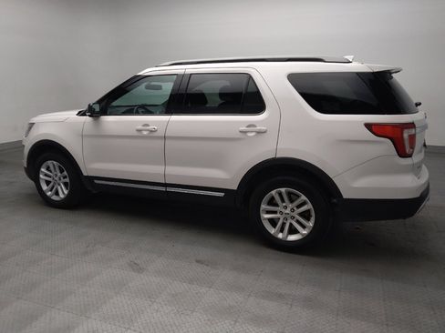 Used 2017 Ford Explorer XLT w/ Equipment Group 202A FWD image 3