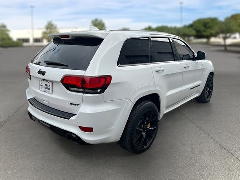Used 2018 Jeep Grand Cherokee SRT image 6