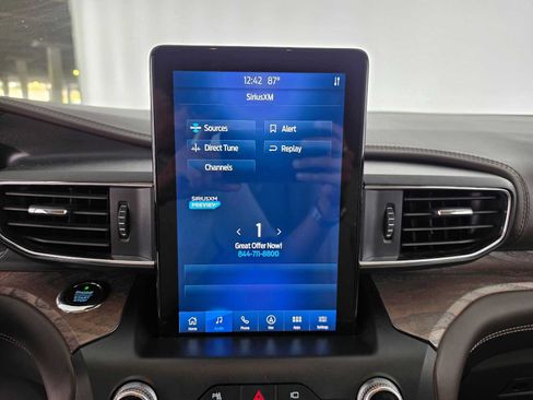 Used 2020 Ford Explorer Platinum w/ Premium Technology Package AWD/4WD image 28