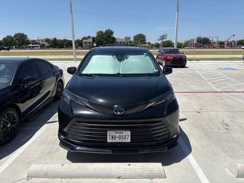 Used 2024 Toyota Sienna XLE Woodland Edition AWD/4WD image 3