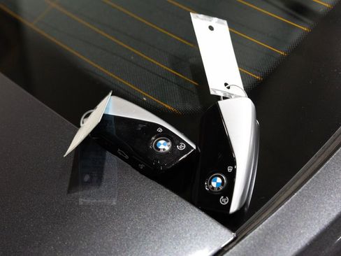 Used 2025 BMW i7 xDrive60 image 41