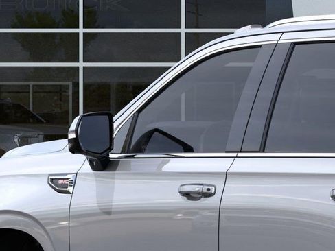 New 2026 GMC Yukon Elevation image 12