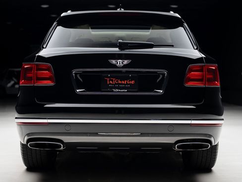 Used 2018 Bentley Bentayga AWD/4WD image 27