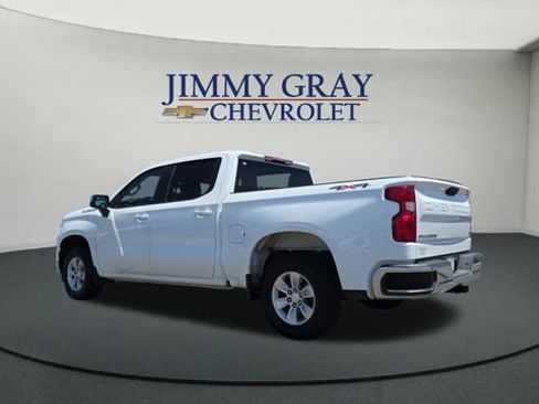 Used 2025 Chevrolet Silverado 1500 LT AWD/4WD image 3