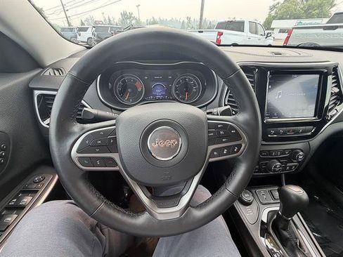 Used 2019 Jeep Cherokee Limited w/ Luxury Group AWD/4WD image 30