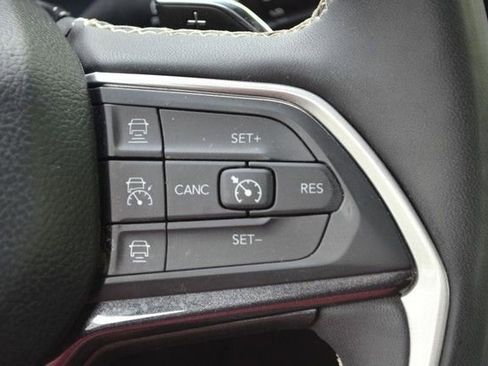 Used 2023 Jeep Grand Cherokee Altitude AWD/4WD image 21