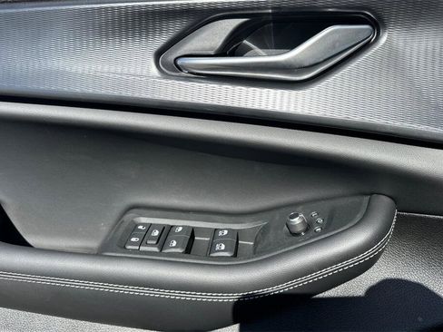 New 2025 Jeep Grand Cherokee Altitude image 8