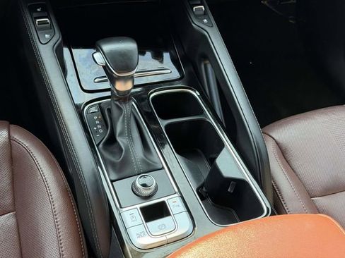 Used 2023 Kia Telluride EX w/ EX Captain's Chair Package image 18