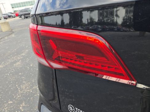 Certified 2023 Volkswagen Taos SE FWD image 9