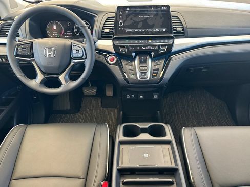 New 2026 Honda Odyssey Touring image 14