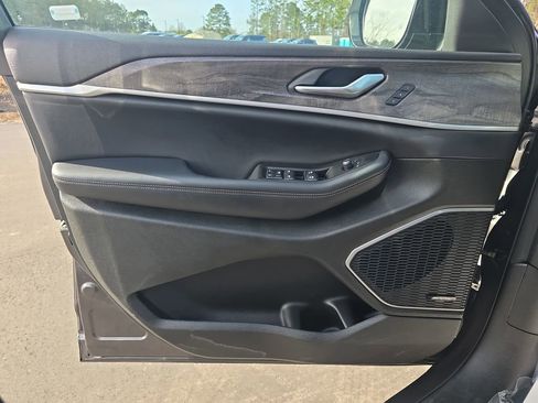 Used 2022 Jeep Grand Cherokee Limited 4xe w/ Luxury Tech Group II image 32